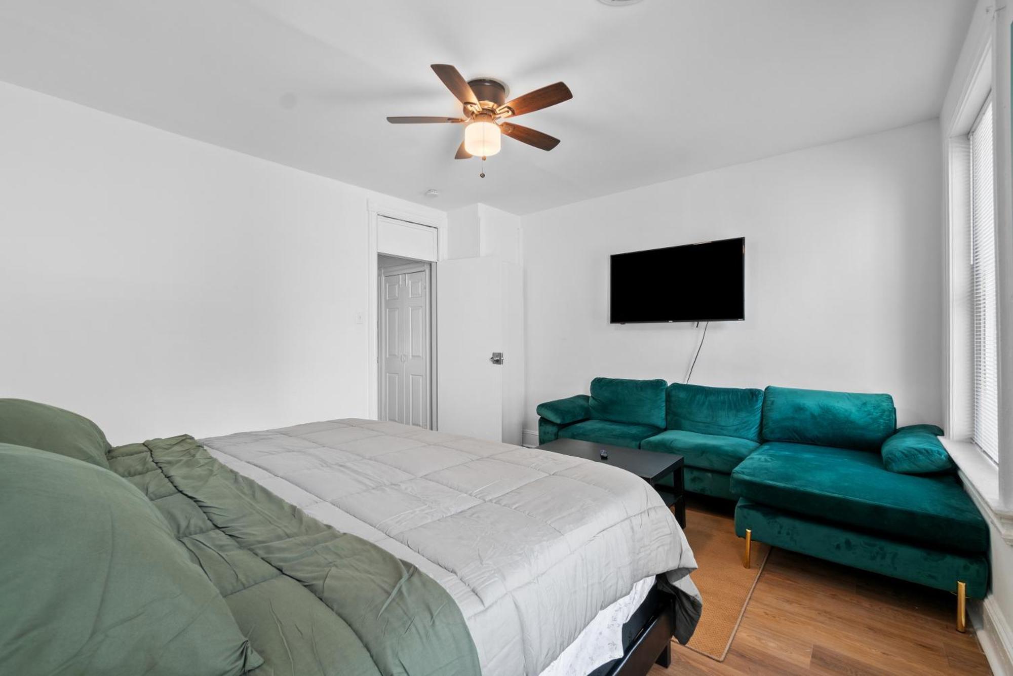 Apartment Close To Howard , Unit #2 Washington