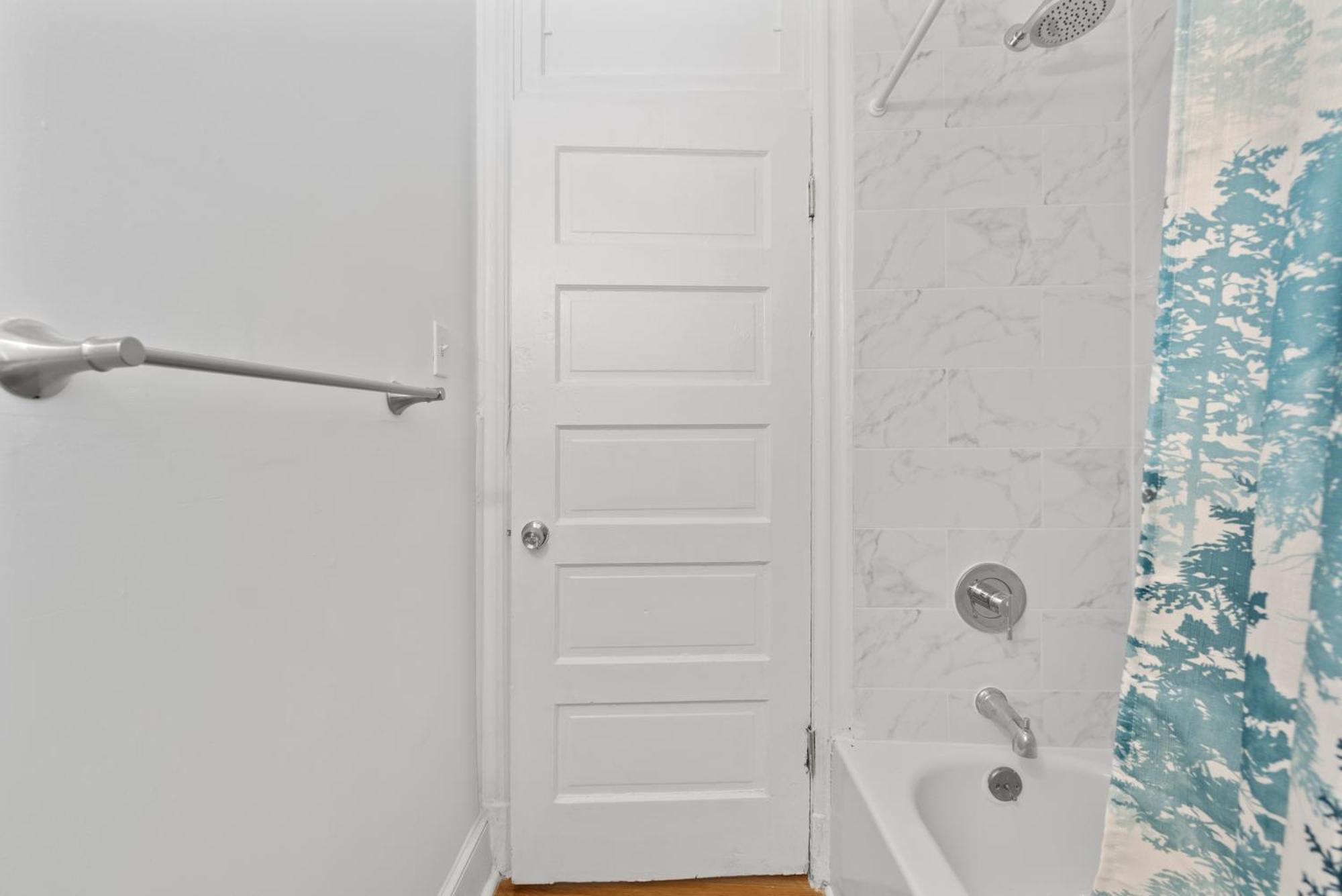 Apartment Close To Howard , Unit #2 *