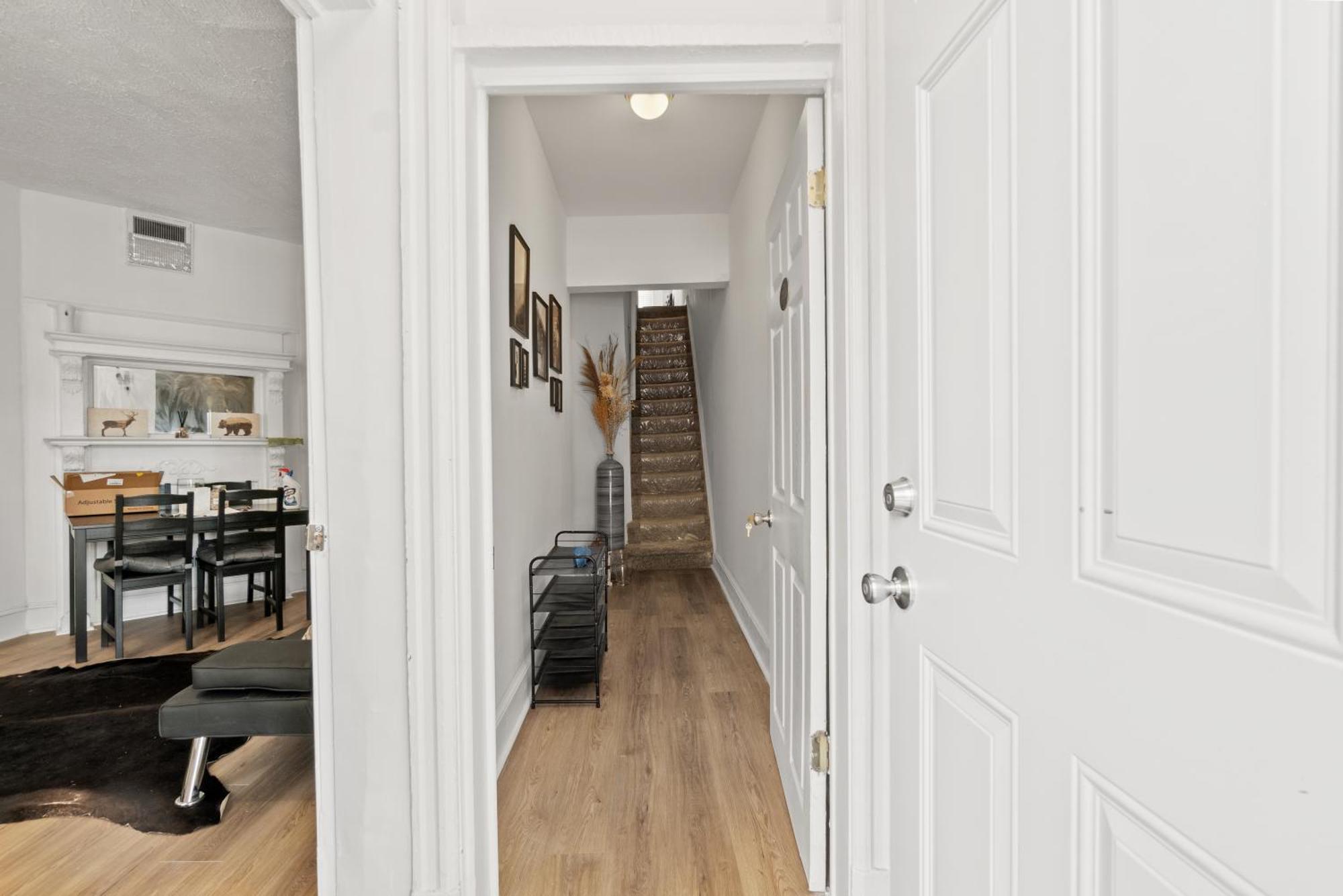 Close To Howard , Unit #2 Apartment *