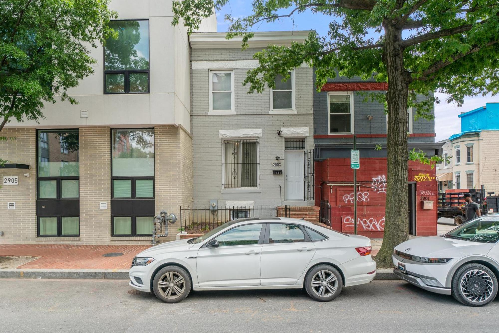 Apartment Close To Howard , Unit #2 Washington
