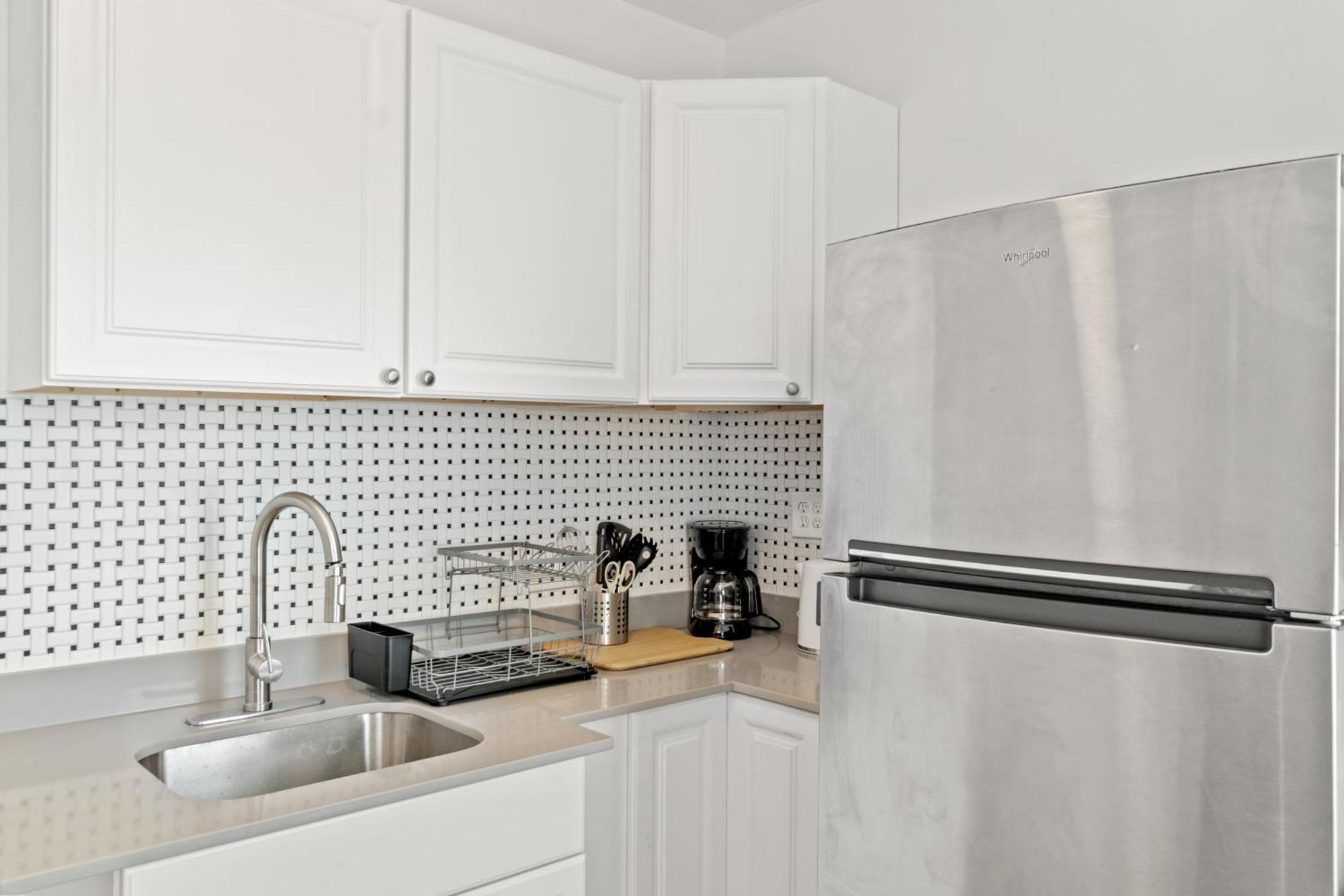 Close To Howard , Unit #2 Apartment