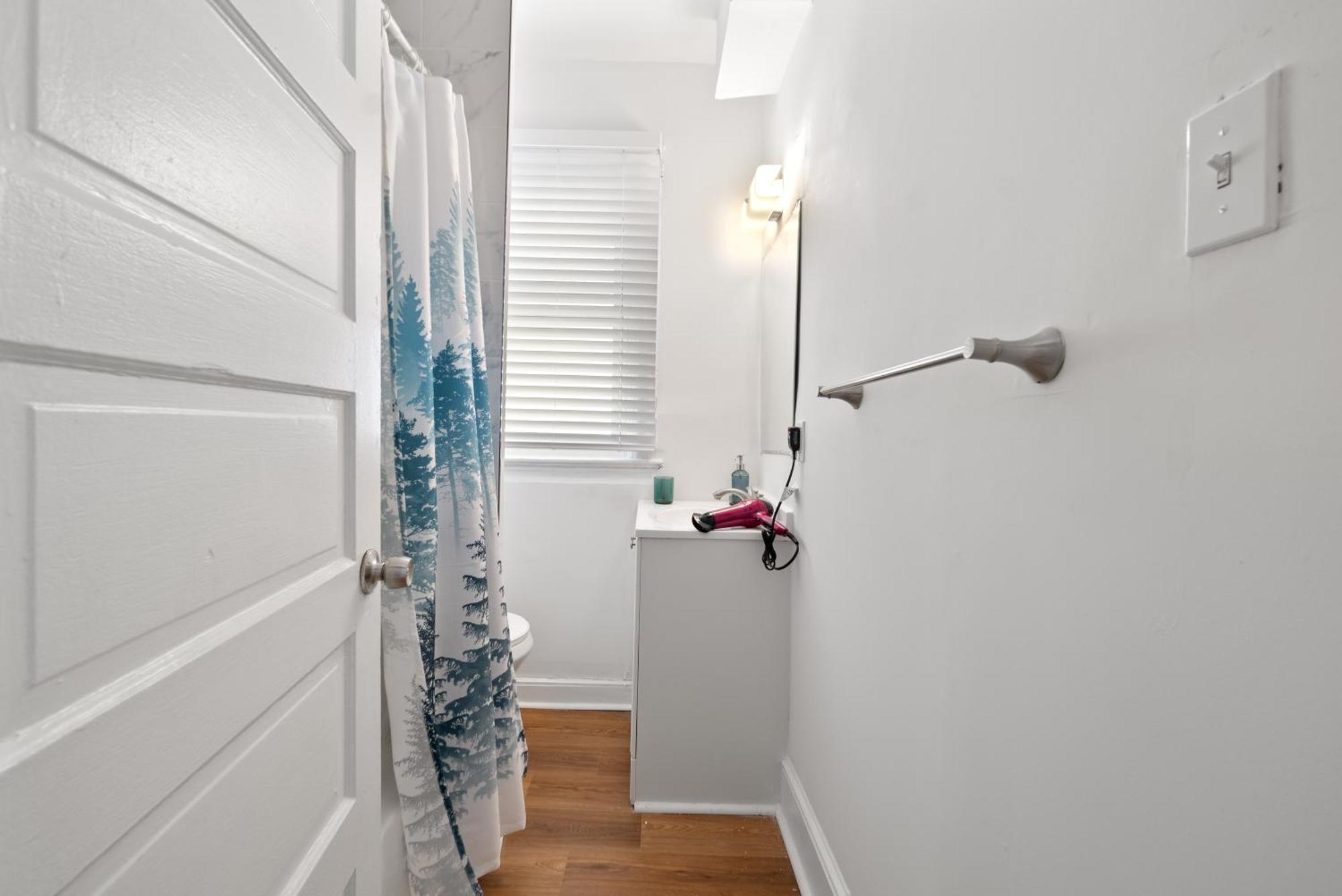 Apartment Close To Howard , Unit #2 *