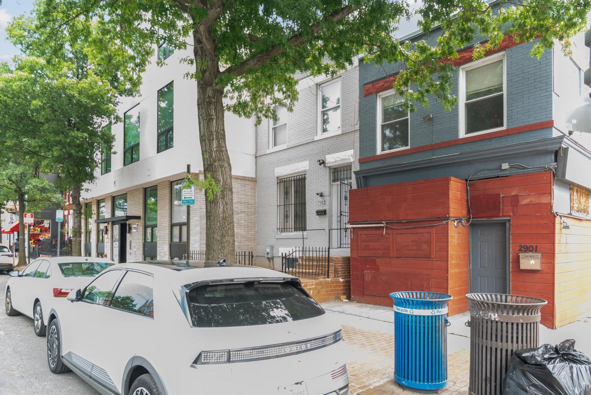 Close To Howard , Unit #2 Apartment *