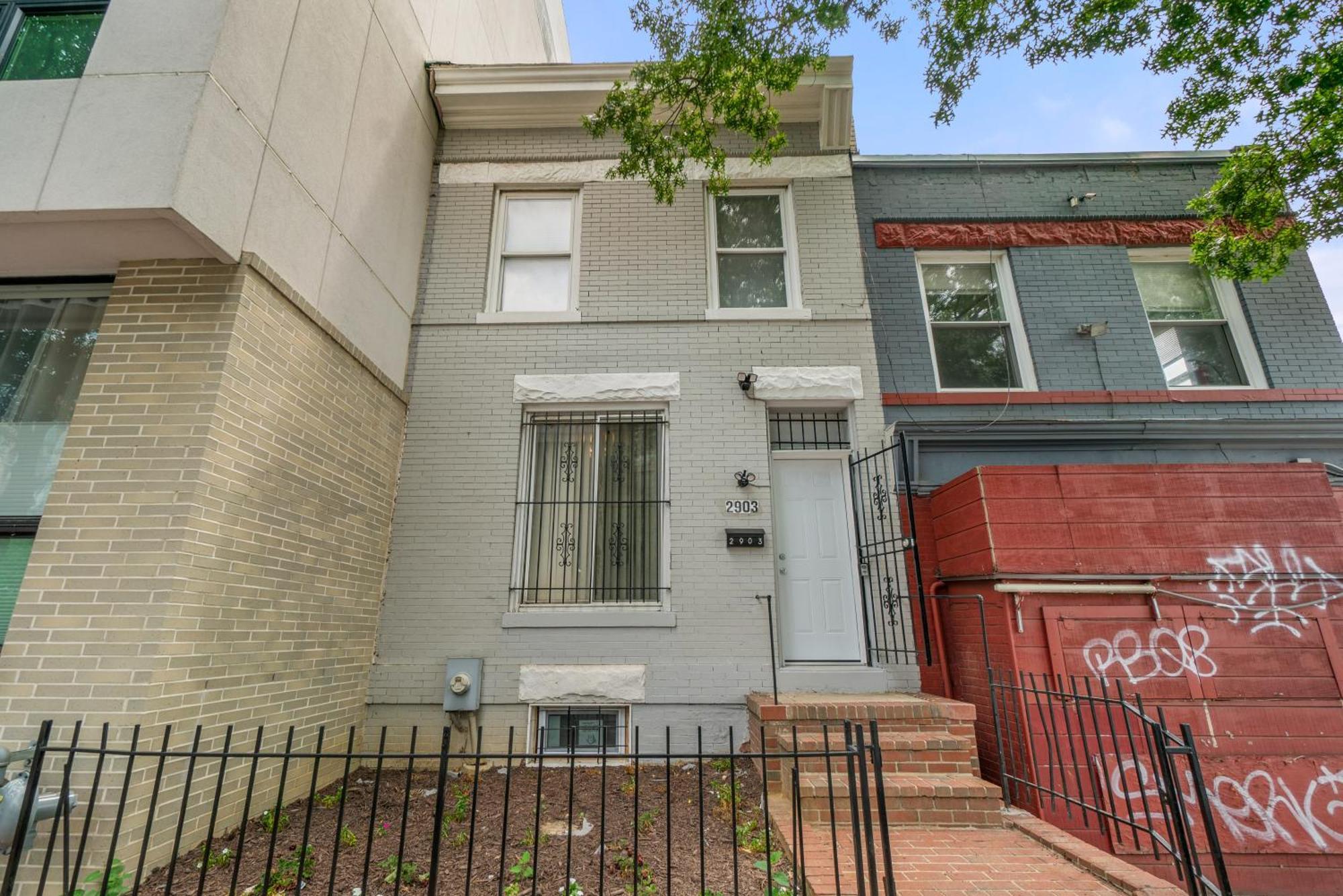 Close To Howard , Unit #2 Washington